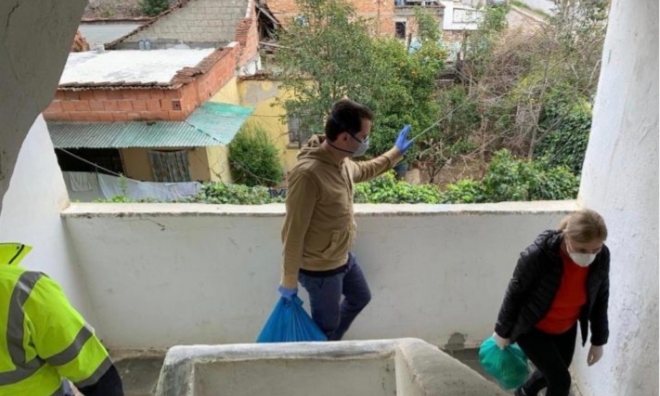 KORONAVIRUSI/ Ndihma për 11500 familje çdo ditë në Tiranë. Veliaj: Mirenjohes per qindra vullnetare