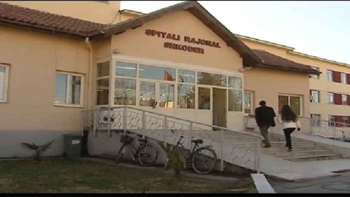 U INFEKTUA PASI I SHËRBEU TË MOSHUARIT QË VDIQ/ Testohet familja dhe kolegët e infermierit të prekur në Shkodër