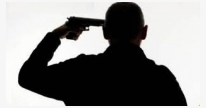 E RËNDË/ Vetëvritet me kallashnikov 48-vjeçari nga Poliçani (EMRI)