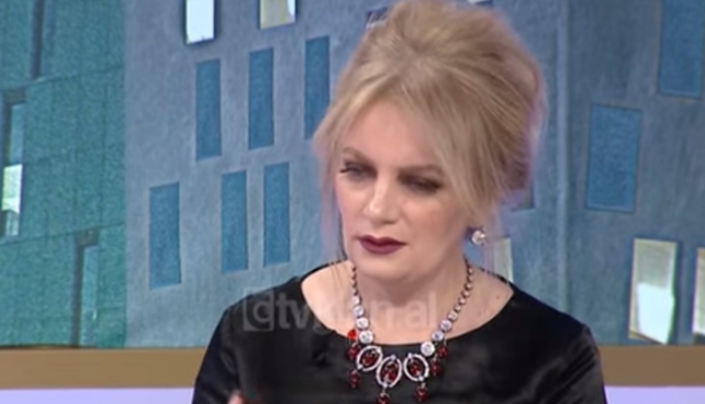 “KUR TË VJEN AFËR SHTËPISË TËNDE, E KUPTON…/ Njeriu i afërm i Iris Luarasit preket nga Koronavirusi