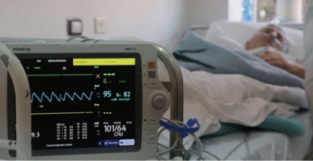 PACIENTES I ËSHTË HEQUR APARATURA/ 71-vjeçarja me koronavirus del nga intubimi, rasti i parë në vend