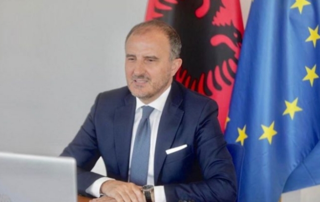 U DËMTUAN NGA TËRMETI I 26 NËNTORIT/ BE do të rindërtojë 22 shkolla, ambasadori Soreca firmos kontratën: Ja qëllimi