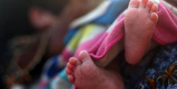 E RRALLË KJO QË NDODH/ Lindi në kohë koronavirusi, prindërit i vendosin emrin Dizinfektues foshnjës së tyre