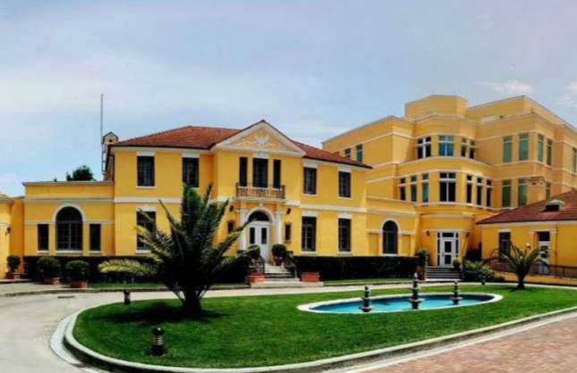 “NJË FLUTURIM NGA TIRANA DREJT FRANKFURTIT TË…”/ Ambasada amerikane vjen me një njoftim të rëndësishëm për qytetarët e saj
