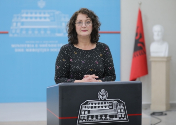 A MUND TË RIINFEKTOHET NJË PERSON QË KA KALUAR COVID-19/ Ministria e Shëndetësisë jep përgjigjen