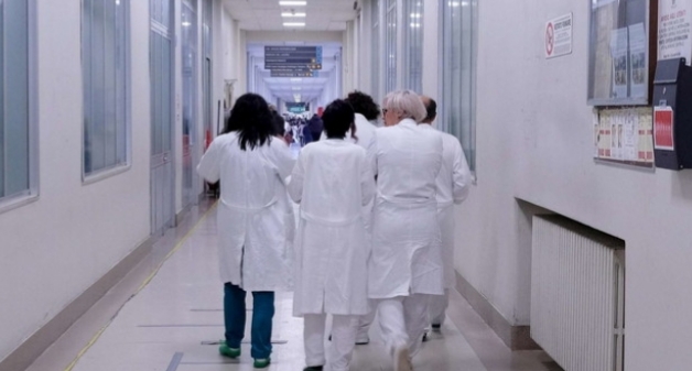 RAST I RRALLË NË ITALI/ 23-vjeçarja ende pozitive me koronavirus edhe pas 55 ditësh