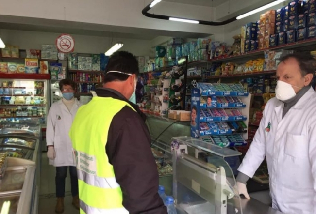 COVID-19/ ISHSH: Sot 70 inspektime në fasoneri, tolerancë zero, gjoba e pezullime në Durrës e Elbasan