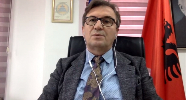 KORONAVIRUSI PREK TË GJITHA MOSHAT/ Skënder Brataj: Çfarë duhet të dini, si të veproni nëse dikush rrëzohet në rrugë
