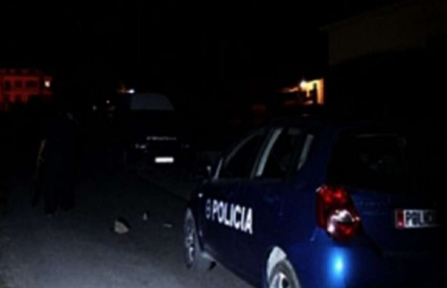 VETPLAGOSET ME ARMË 19-VJEÇARI NË KURBIN/ Familjarët e transportojnë drejt Traumës (EMRI)