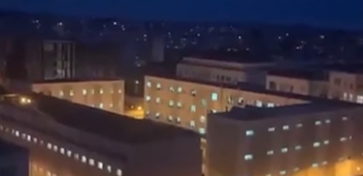 “LARGONI TË INFEKTUARIT”/ U ngritën në revoltë pas zbulimit të vatrës së COVID-it duke kërkuar djegien e 313-tës, 4 të burgosur në izolim