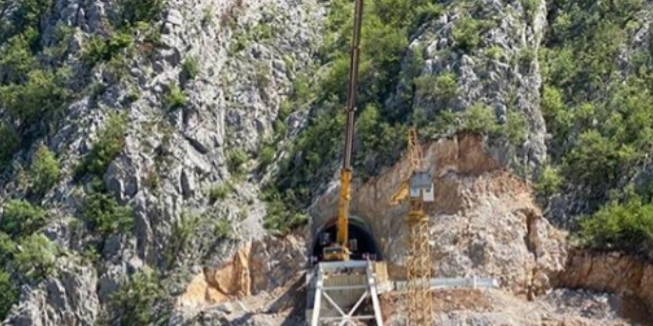 RRUGA E ARBËRIT/ Braçe publikon FOTOT: Ndërtimi i saj vlen 33.6 miliardë lekë, kompania shqiptare po bën një punë të madhe