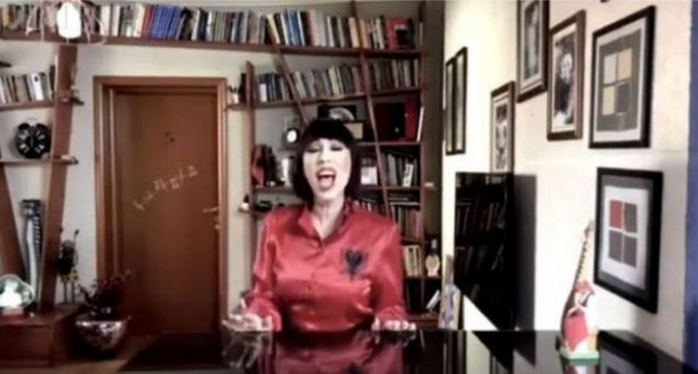 ARTISTËT NGA E GJITHË BOTA BASHKOHEN PËR TË KENDUAR “BELLA CIAO”/ Mes tyre edhe Irma Libohova. Këngëtarja vishet kuq e zi (VIDEO)