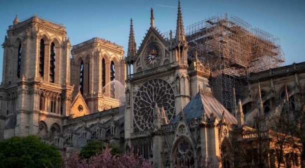 NOTRE DAM RIFILLON TË MARRË JETË/ Rinis puna për riparimin e katedrales së famshme