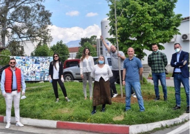 GJESTI SIMBOLIK NË NDER TË MJEKËVE/ Deputeti socialist: Një hero i vërtetë nuk matet nga madhësia e forcës së tij, por nga forca e zemrës (FOTOT)