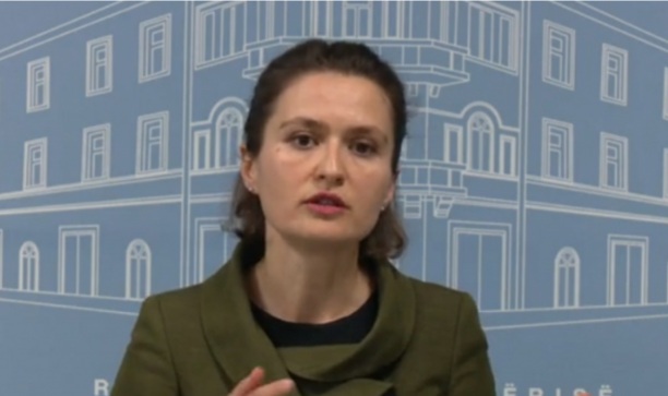 “NËSE DONI TË PËRSËRISNI VITIN…”/ Shahini: Ja kur do të jepen provimet e maturës, anulohen…