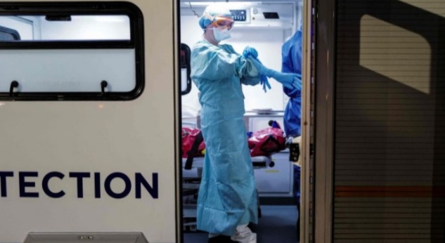COVID-19/ Shtrohen në spital dy burra pasi pinë dezinfektues për të ndaluar koronavirusin