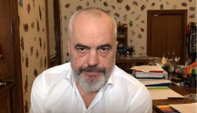 APLIKIMI PËR KARTA INDENTITETI DHE PASAPORTA/ Rama: S’ka pse suleni të gjithë, është me lajmërim