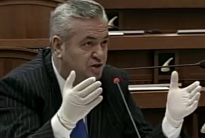 BËN “TEATËR” NË KUVEND/ Myslym Murrizi: Më kënaq pajtimi pas divorcit me Metën
