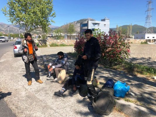 MASAT KUNDËR KORONAVIRUSIT/ Mbyllja e kufijve i bllokon në Shqipëri emigrantët nga Lindja e Mesme