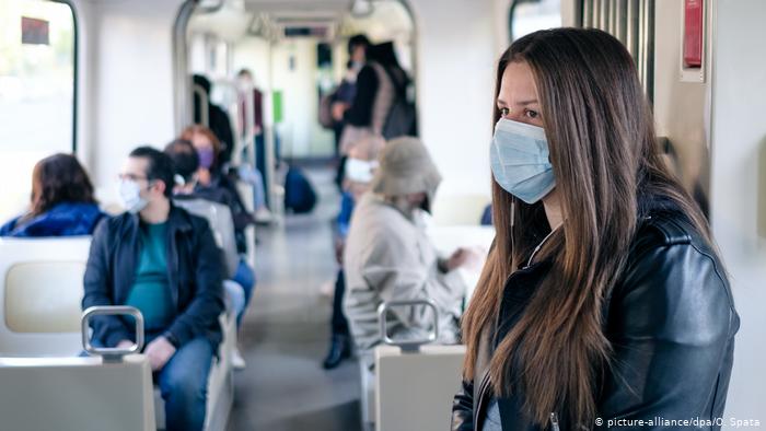 KORONAVIRUSI/ Gjermania bën të detyrueshme mbajtjen e maskave. Gjoba në raste shkeljesh