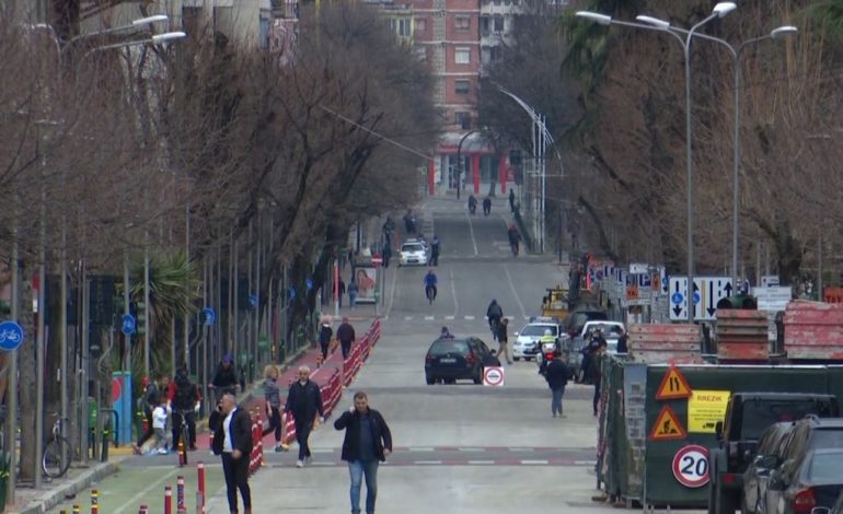 JEP LAJMIN E MIRË/ Epidemiologu Simaku: Piku i pandemisë në Shqipëri ka kaluar