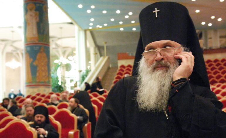 KORONAVIRUSI/ Kisha Ortodokse Ruse u lejon besimtarëve të rrëfehen përmes telefonit ose Skype
