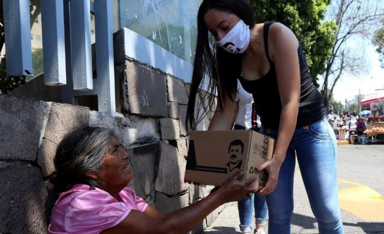 KORONAVIRUSI/ Vajza e “El Chapo” dhe kartelet meksikane shpërndajnë ndihma për të goditurit nga kriza e pandemisë (FOTO)