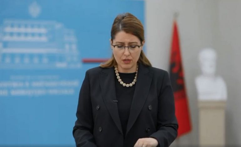 “HAPJA GRADUALE MINIMUMI ÇDO DY JAVË”! Manastirliu: Nga java tjetër do hapim disa biznese për të ndihmuar familjet