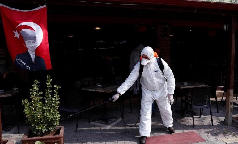 KORONAVIRUSI/ Në Turqi 117 viktima dhe rreth 100.000 raste infeksioni