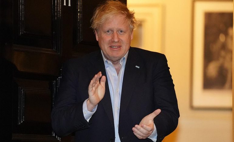 COVID-19/ Pasi fitoi luftën me koronavirusin kryeminsitri Boris Johnson rikthehet në punë