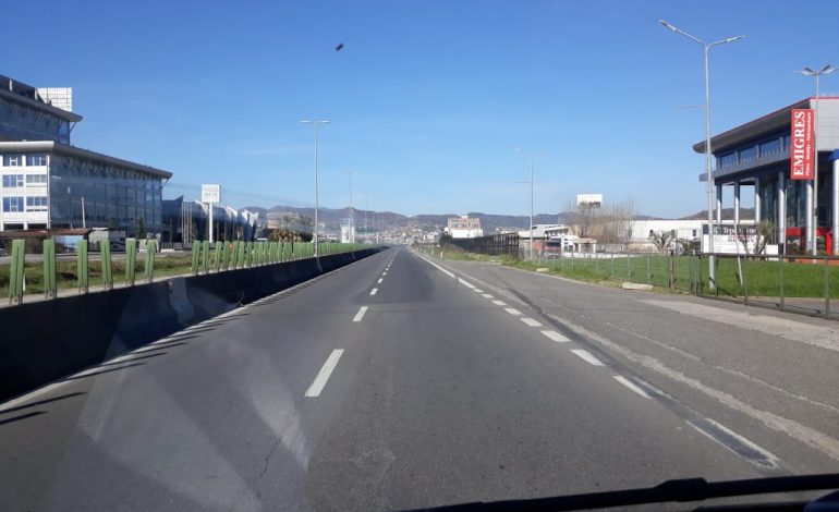 AKSION POLICIE NË VLORË/ “Audi” nuk i bindet urdhrit për t’u ndaluar, uniformat blu ndjekje si në filma (VIDEO)