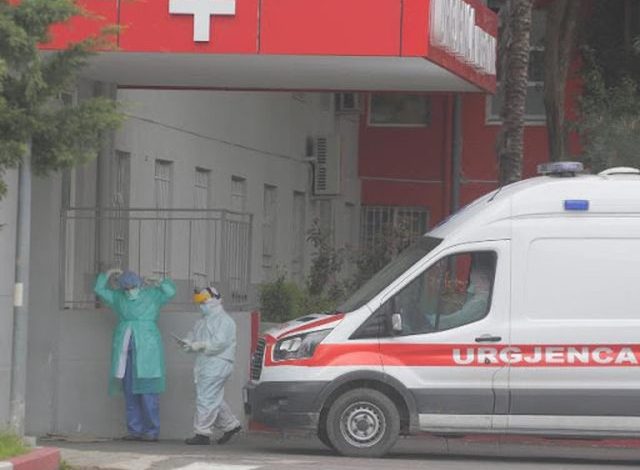 KORONAVIRUSI/ Infektohet me COVID mjeku i Sanatoriumit që u transferua në Elbasan