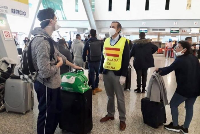 ISHIN BLLOKUAR NË VENDIN TONË/ Ambasada e Spanjës: Falë bujarisë së Shqipërisë sot shoqëruam në Rinas tre miq dhe…