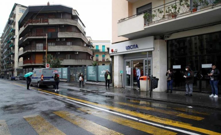 NDODH EDHE KJO/ Mafia italiane u shpërndan ushqime familjeve në nevojë