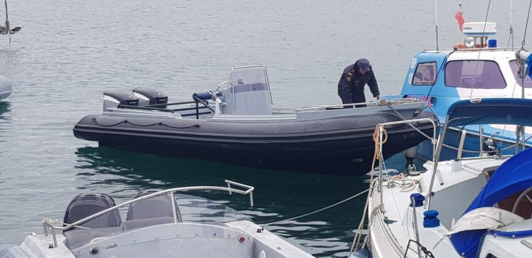 OPERACIONI “KARABURUNI”/ Vodhën gomonen në Greqi, por u shkon huq dy vlonjatëve. Arrestohen nga policia