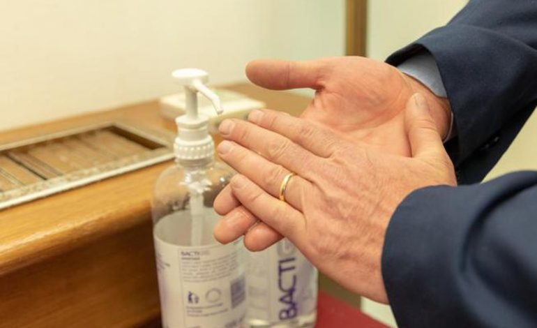 KORONAVIRUSI/ Ku po shkon i gjithë dezifenktanti i duarve?