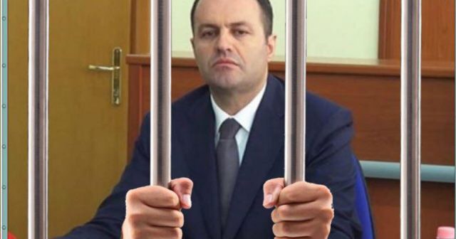 FSHEHU PASURINË DHE KALOI PARA CASH NË KUFI/ Shtyhet me një muaj seanca për Adriatik Llallën
