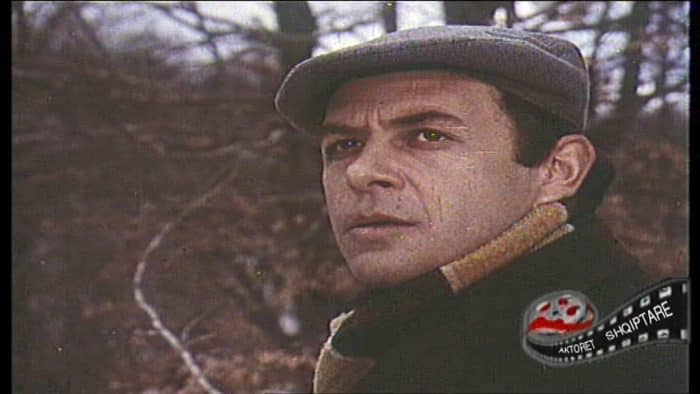 “MË FTOVE DËSHMITAR NË MARTESË, SOT MUNGOJ NË MORTIN TËND”! Shkrimtari rrëqeth me fjalët për Rikard Ljarjan: Sa pak more, e sa shumë na dhe!