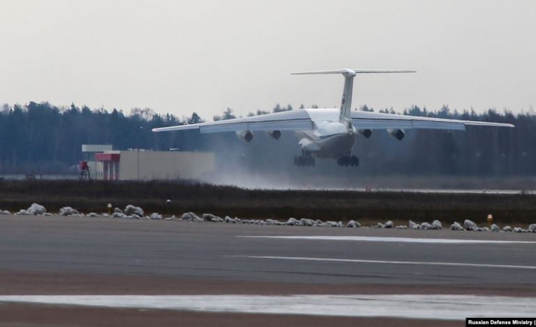 KORONAVIRUSI/ Në Serbi arrin aeroplani i 11-të me ndihma nga Rusia