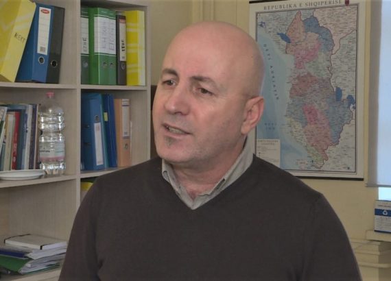 “TESTIMI KRYHET…”/ Epidemiologu shqiptar tregon sa tampona përdoren në ditë tek personat e dyshuar për Covid