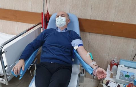 NË KOHË KORONAVIRUSI/ Stafi i Spitalit të Traumës dhuron gjak për pacientët që kanë nevojë (FOTO)