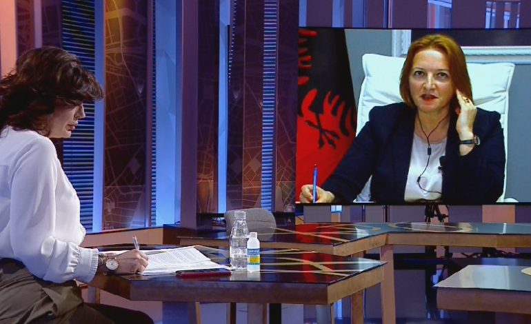 KORONAVIRUSI/ Administrata në shtëpi, qeveria rishikon shpenzimet operative
