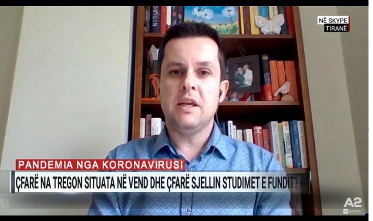 “KEMI QENË NË KONTAKT TË VAZHDUESHËM ME BAKTERET”/ Epidemiologu shpjegon pse po e kalojmë butë pandeminë