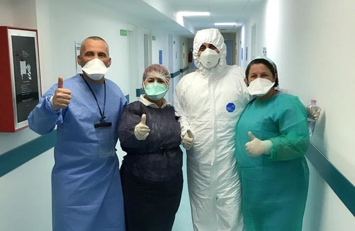 NË PUNË DHE PËR DITËLINDJE/ Doktor Mema pranë të sëmurëve me Covid-19 në spitalin e Infektiv