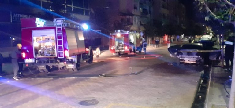 U VIHET ZJARRI DY MAKINAVE NË ELBASAN/ Një prej mjeteve në pronësi të ish-kreut të gjykatës