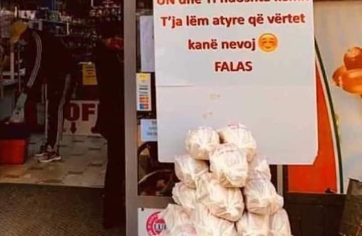 “UN DHE TI NDOSHTA KEMI…”/ Gjesti i rallë i supermarketit në Durrës, dhuron FALAS…