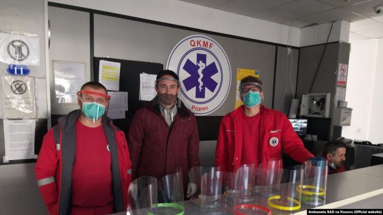 KORONAVIRUSI/ Ambasada e SHBA në Prishtinë ofron maska mbrojtëse për punëtorët shëndetësorë