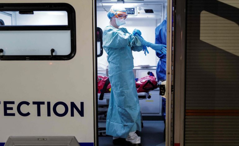 KORONAVIRUSI/ Shtrohen në spital dy burra pasi pinë dezinfektues për të parandaluar COVID-19