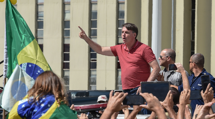 KARANTINA NË BRAZIL/ Presidenti Bolsonaro i bashkohet protestës për përfundimin e saj