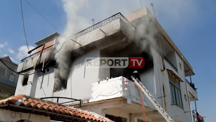 NË KOHË KORONAVIRUSI/ Zjarri djeg një banesë në Gjirokastër, E zonja e shtëpisë harron furnelën e gjellës ndezur (VIDEO)